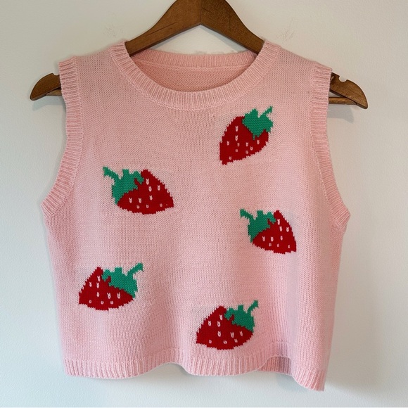 Vintage Sweaters - Vintage Pink Strawberry Knit Cropped Sweater Vest, size Small
